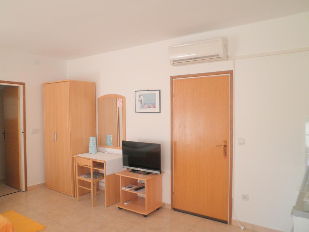 Apartment Zlata Rab Town Exterior foto